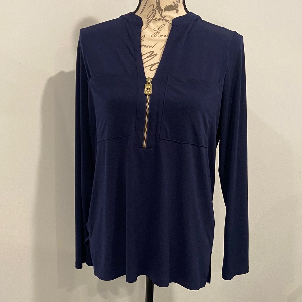 MICHAEL KORRS NavyBlue Women's Top with Zipper
Sz. Med.